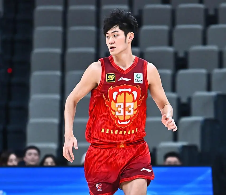 男篮变天！4个大前锋全是新人，郭士强淘汰两旧将，只缺曾凡博