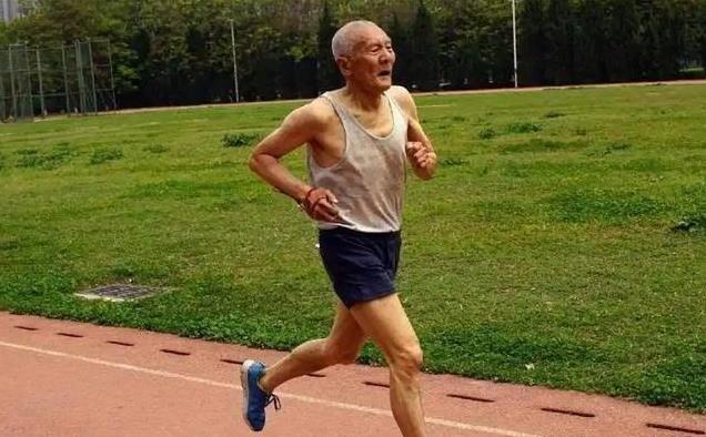 跑步延寿真有谱？50岁后跑步，6个坑千万别踩！