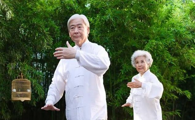 晨练30分钟神清气爽，练过头却伤身，七十岁后咋办？