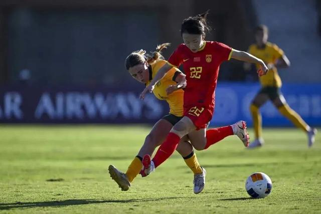 目标亚洲杯！成都一中学女足队员钟禹新入选国家队