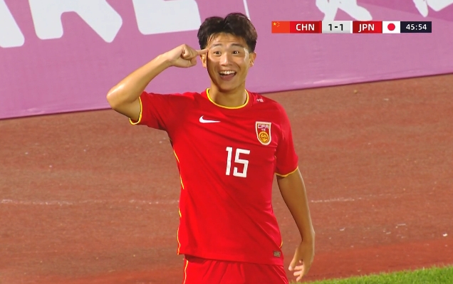 U16国足扳平日本！梁仕宇替补1分钟破门，万项横扫造成门将脱手