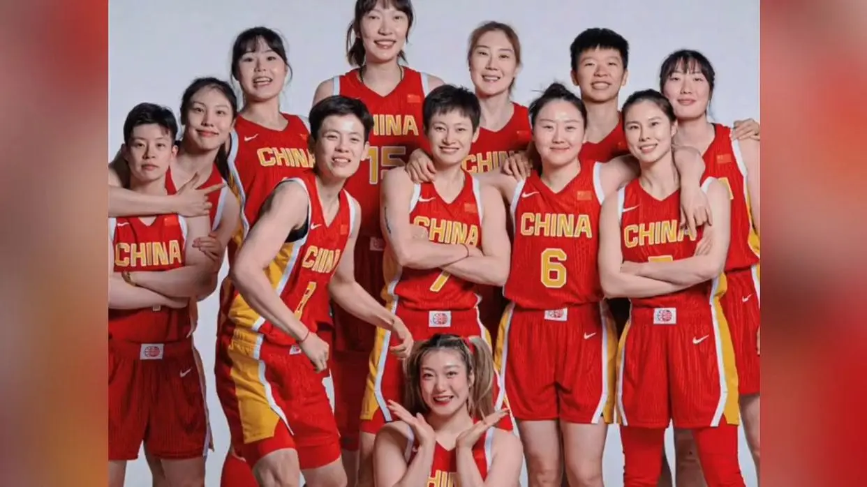 女篮闹内讧，内线核心深夜发文替李梦打抱不平，宫鲁鸣遇信任危机
