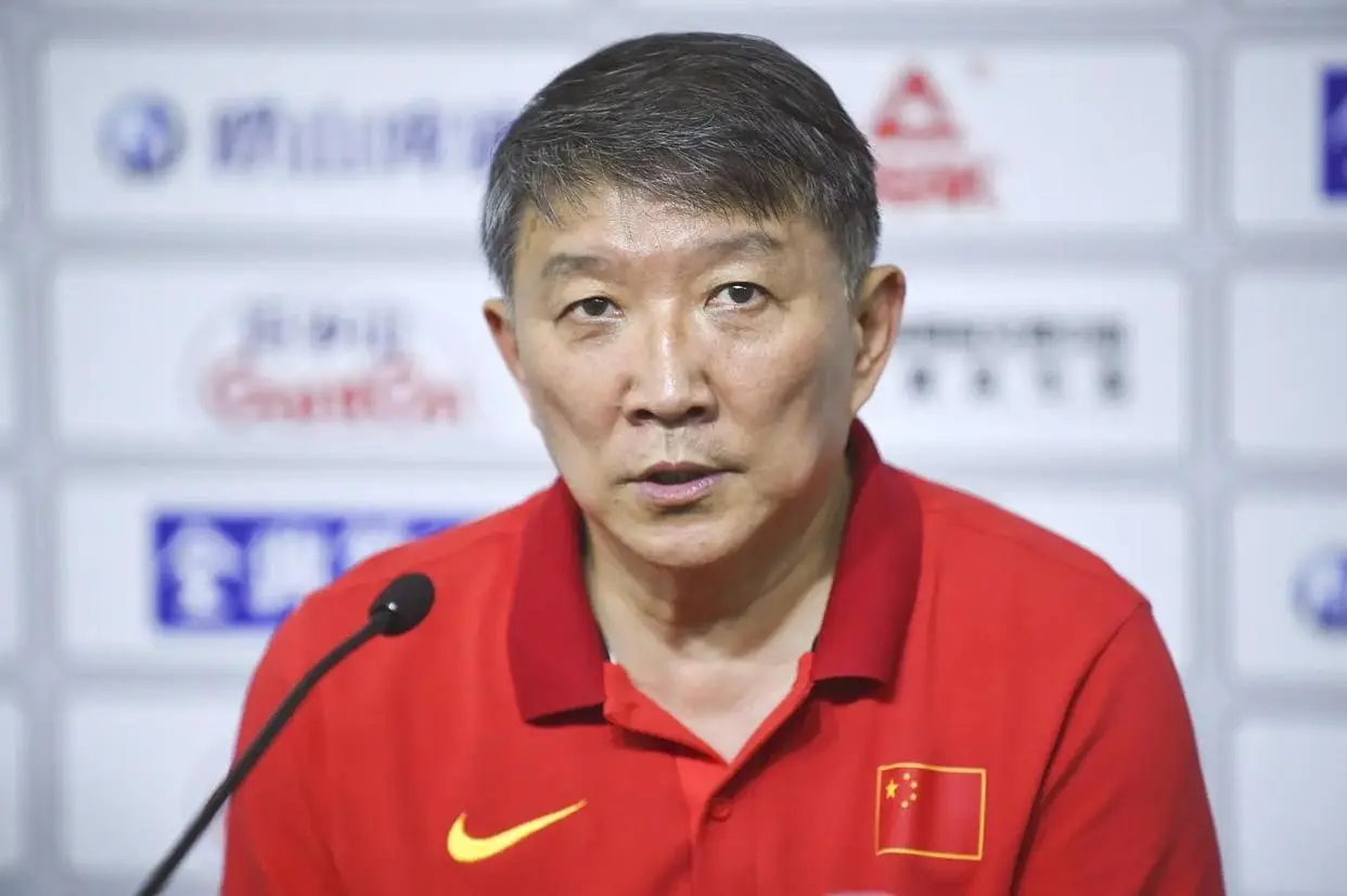 女篮闹内讧，内线核心深夜发文替李梦打抱不平，宫鲁鸣遇信任危机