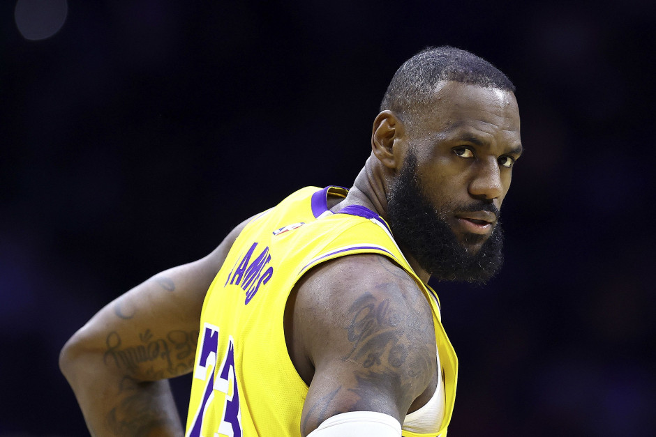 议起复盘｜詹姆斯考虑换队为何难以实现？NBA劳资协议扼杀交易