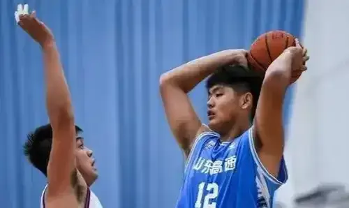 山东男篮热身赛年轻小将发挥出色！马延东有望进入一队！