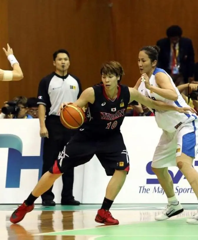 日本亮底牌！3大混血2大老将出战，国家队李梦缺席女篮压力大