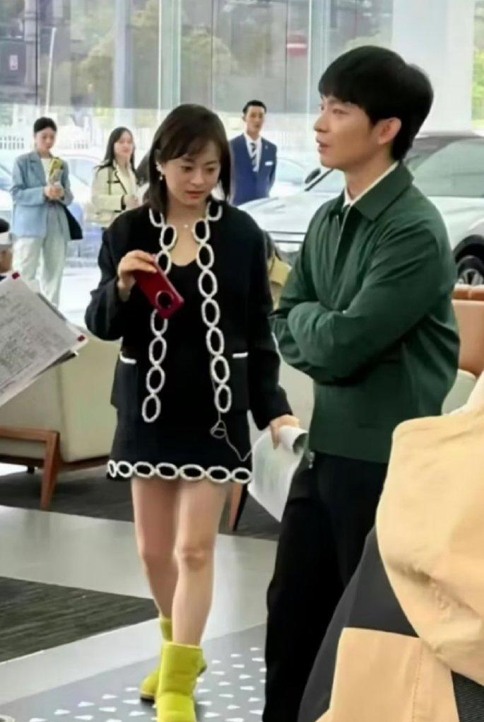 孙俪聚会照流出！家庭事业都美满，活成大家羡慕的样子