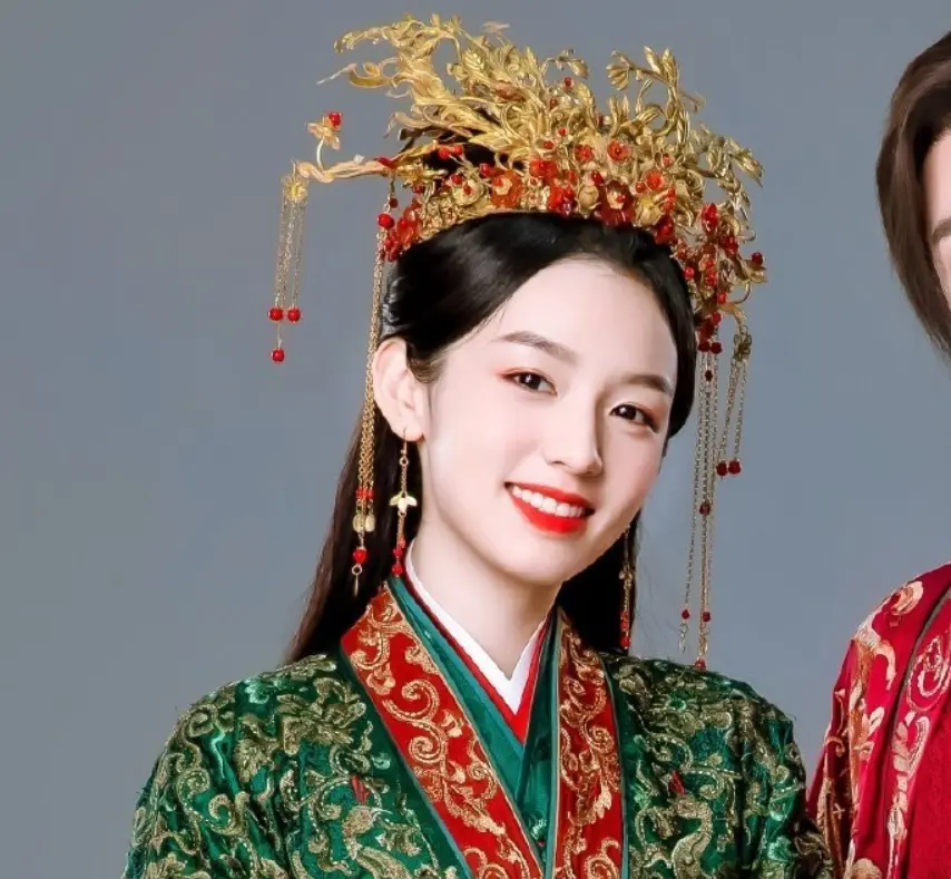 周也新剧《一瓯春》美出圈！嫁衣造型梦回顾湘，男主差点认不出！