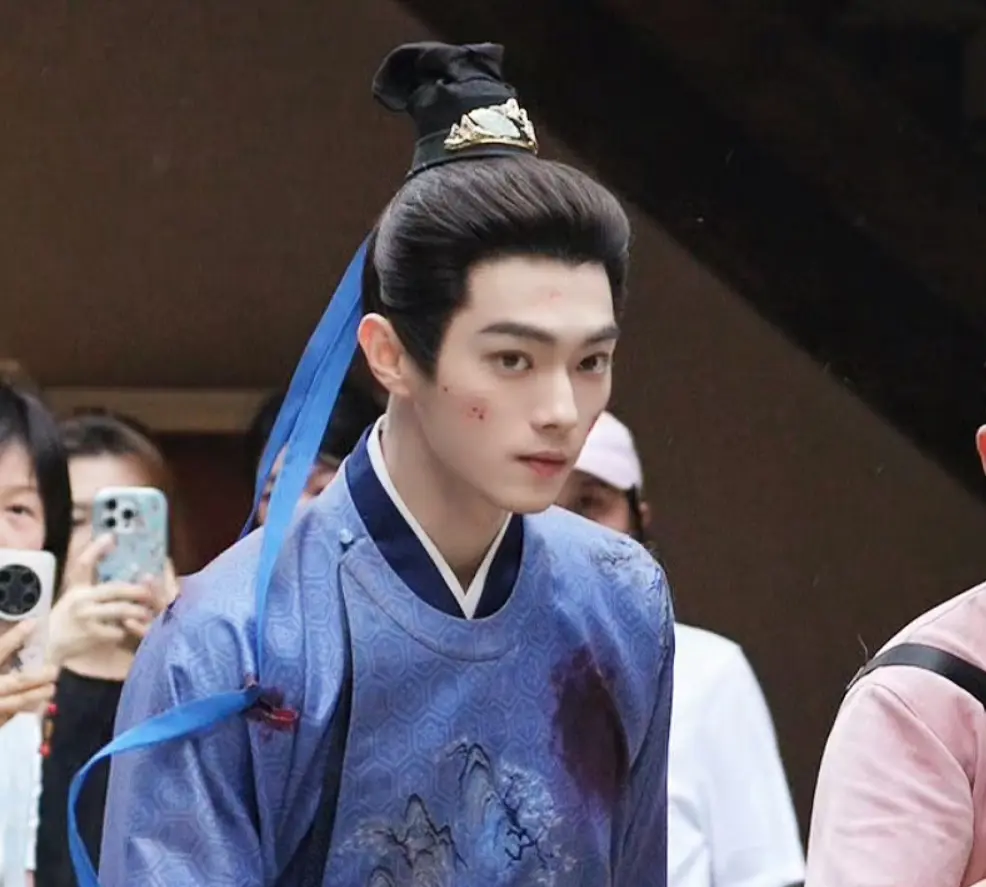 周也新剧《一瓯春》美出圈！嫁衣造型梦回顾湘，男主差点认不出！