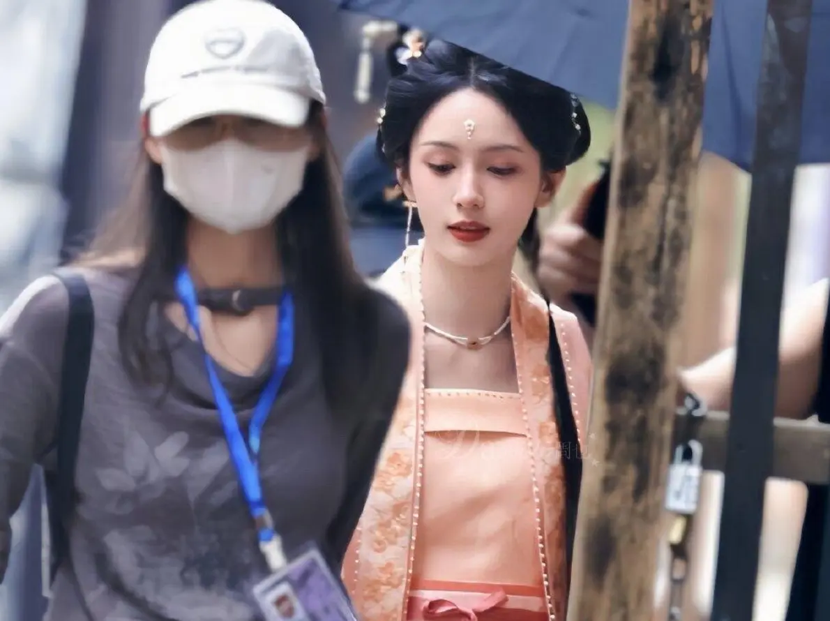 周也新剧《一瓯春》美出圈！嫁衣造型梦回顾湘，男主差点认不出！
