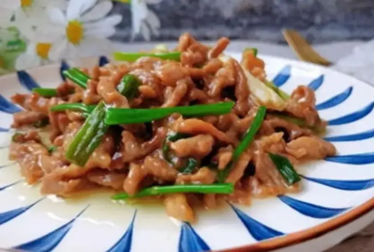 猪肉直接炒总是又老又柴，多加这一步，炒出的猪肉又滑又嫩又入味