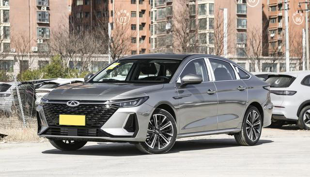 奇瑞造了台“神车”，外观像奥迪，内饰像奔驰，配2.0T，月销过万