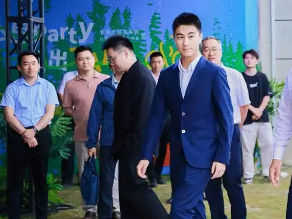 “澳门赌王”之子何猷君收购王思聪旗下公司 ：资产规模超 60 亿元