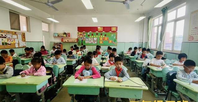 �ൺСѧ��ʫ�ʴ��𱬿��������ӱ�ʫ����ȫ�������˭Ӯ��