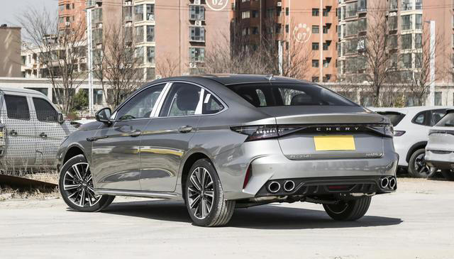 奇瑞造了台“神车”，外观像奥迪，内饰像奔驰，配2.0T，月销过万