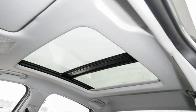 奇瑞造了台“神车”，外观像奥迪，内饰像奔驰，配2.0T，月销过万