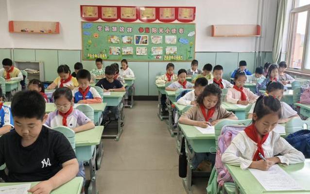 �ൺСѧ��ʫ�ʴ��𱬿��������ӱ�ʫ����ȫ�������˭Ӯ��