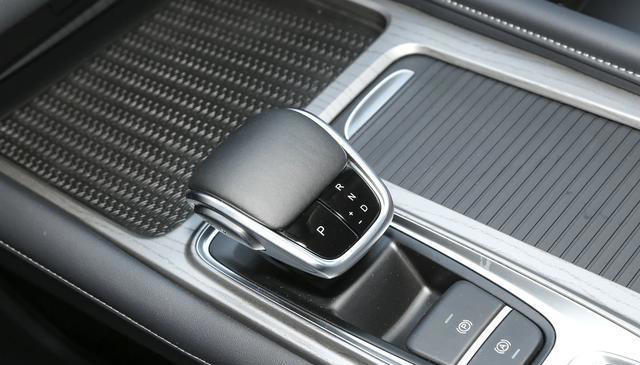 奇瑞造了台“神车”，外观像奥迪，内饰像奔驰，配2.0T，月销过万