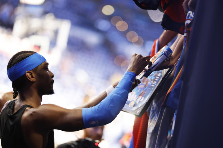 NBA新王诞生！哈利伯顿跟腱重伤，雷霆夺队史首冠