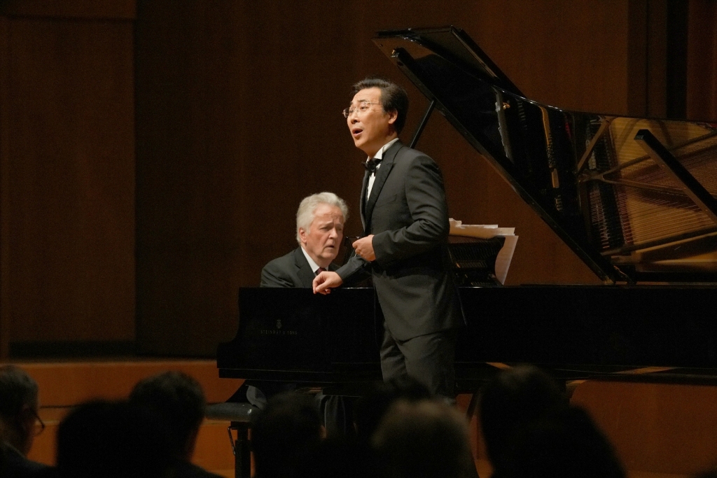 �Ϻ�����ѧԺ�߽����ͺ�֮�ǡ�������չ���е������Ի�