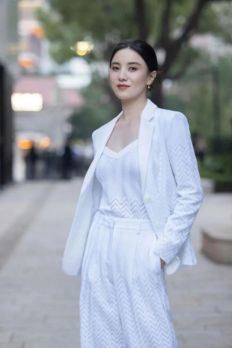 45岁宋佳隐婚三年曝光：这份感情压根不需要热搜盖章