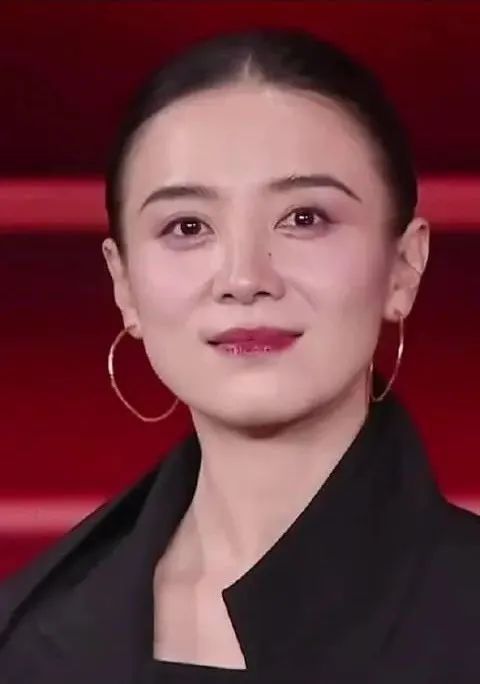 45岁宋佳隐婚三年曝光：这份感情压根不需要热搜盖章