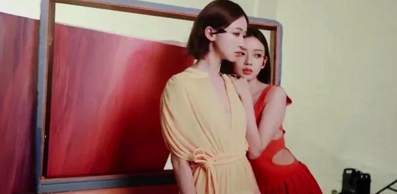 《临江仙》女二何瑞贤：她撞脸安以轩，21岁被于正选中，不仅是吴谨言的好闺蜜，还是白鹿的“铁粉”！