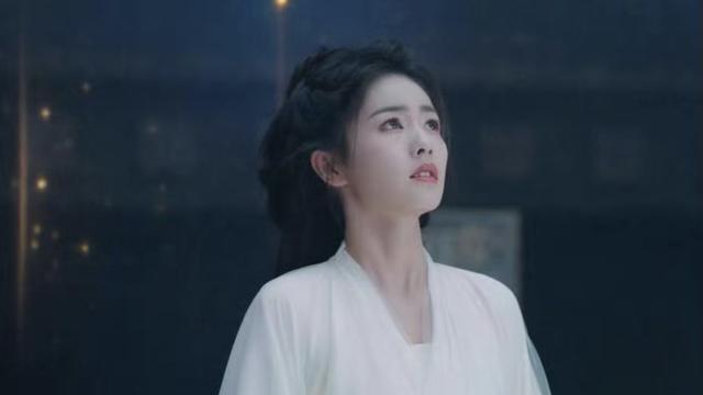 同样演“光脚走路”，31岁白鹿与33岁杨紫，谁更有破碎感