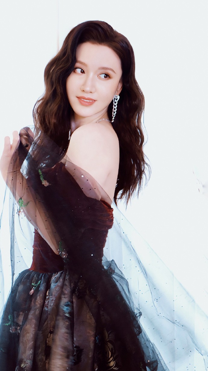 张萌炸裂双身份太绝了