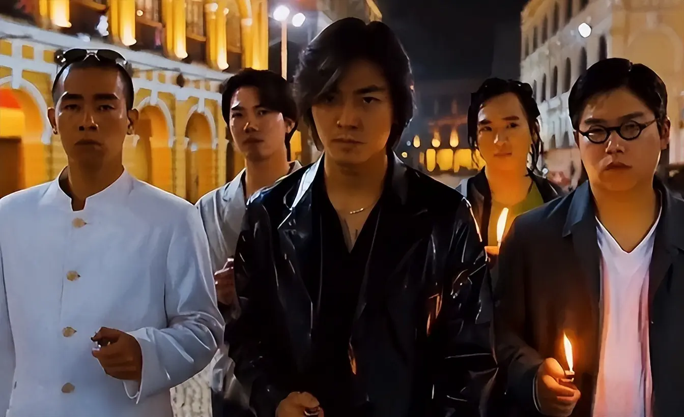 一脸褶子还打打杀杀，陈小春新片跌破底线，卖情怀成古惑仔养老院