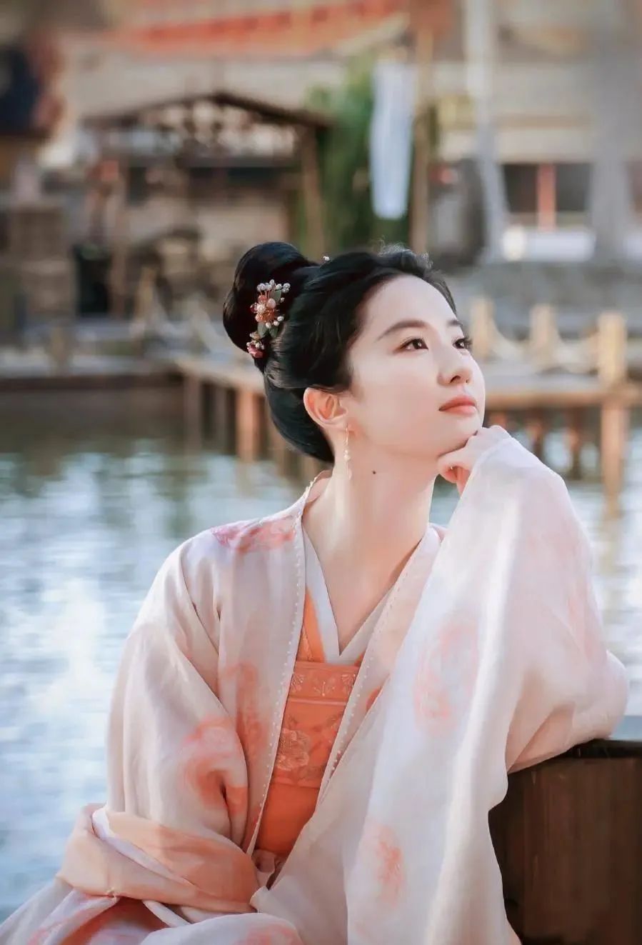 刘亦菲和陈晓的《梦华录》续集换人事件：女神16年来从仙女变成力量女主的屏幕之路