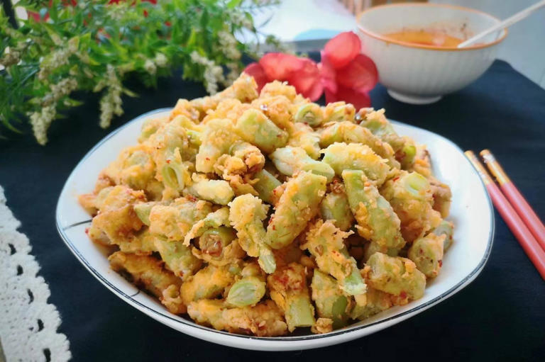 夏天，碰到这菜别手软，简单一蒸，营养解馋又消暑，常吃脾胃好！