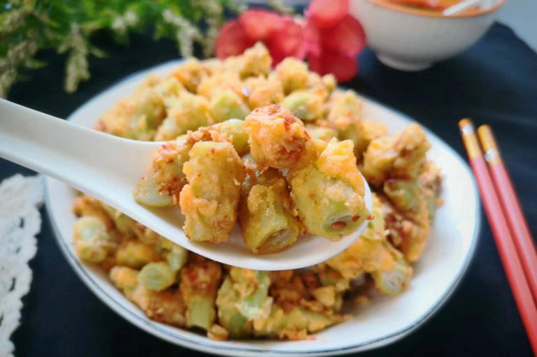 夏天，碰到这菜别手软，简单一蒸，营养解馋又消暑，常吃脾胃好！