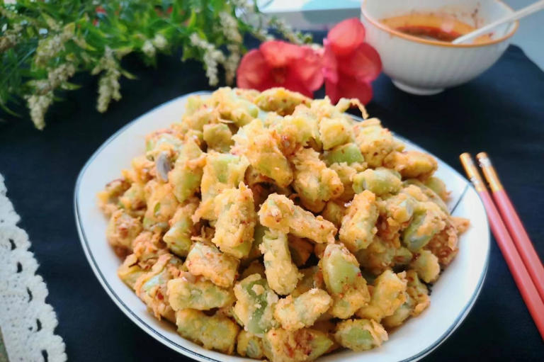 夏天，碰到这菜别手软，简单一蒸，营养解馋又消暑，常吃脾胃好！