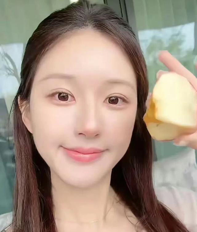 赵露思素颜出镜，真实引热议