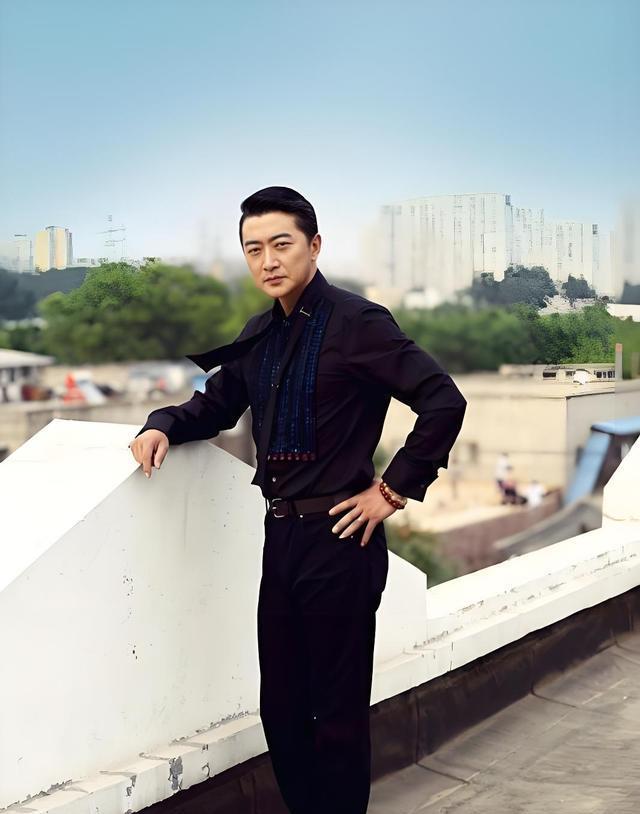 这两位演员原来是夫妻？因戏生情恩爱20年，19岁女儿只挑优点长