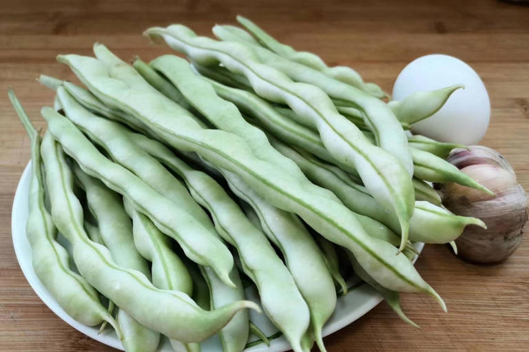 夏天，碰到这菜别手软，简单一蒸，营养解馋又消暑，常吃脾胃好！