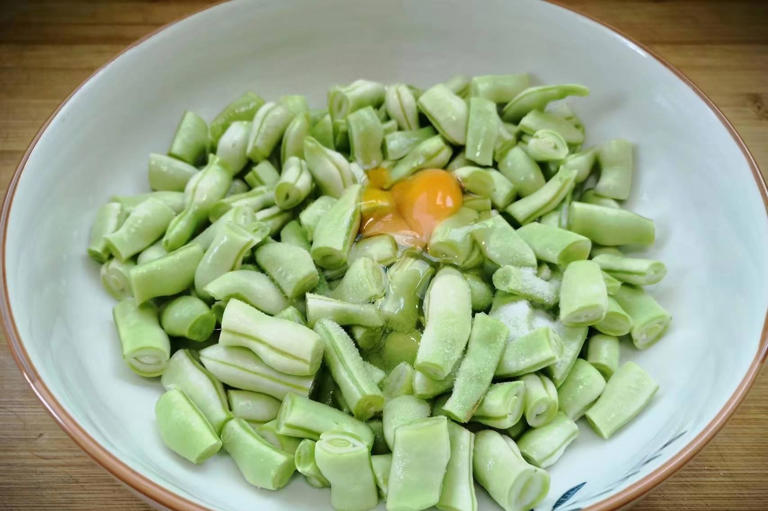 夏天，碰到这菜别手软，简单一蒸，营养解馋又消暑，常吃脾胃好！