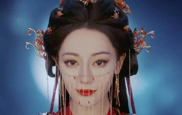 33岁迪丽热巴再破天花板，这一次她让内娱都“沉默”！
