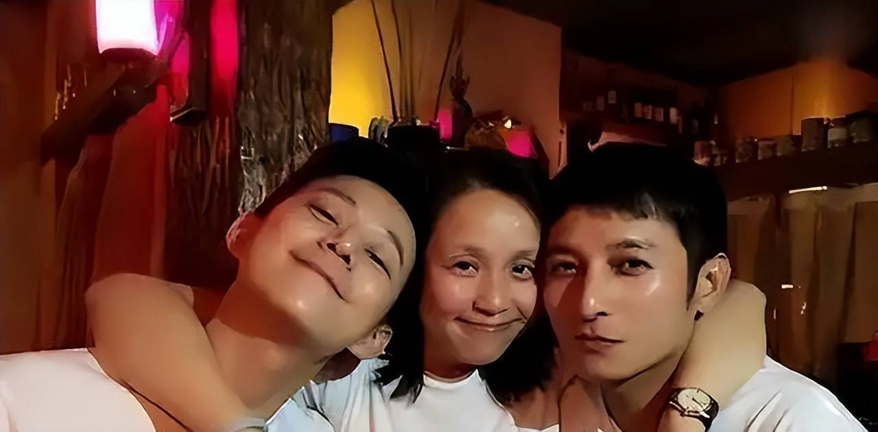 知名主持人分手富婆,遭行业封杀,复出后引观众吐槽