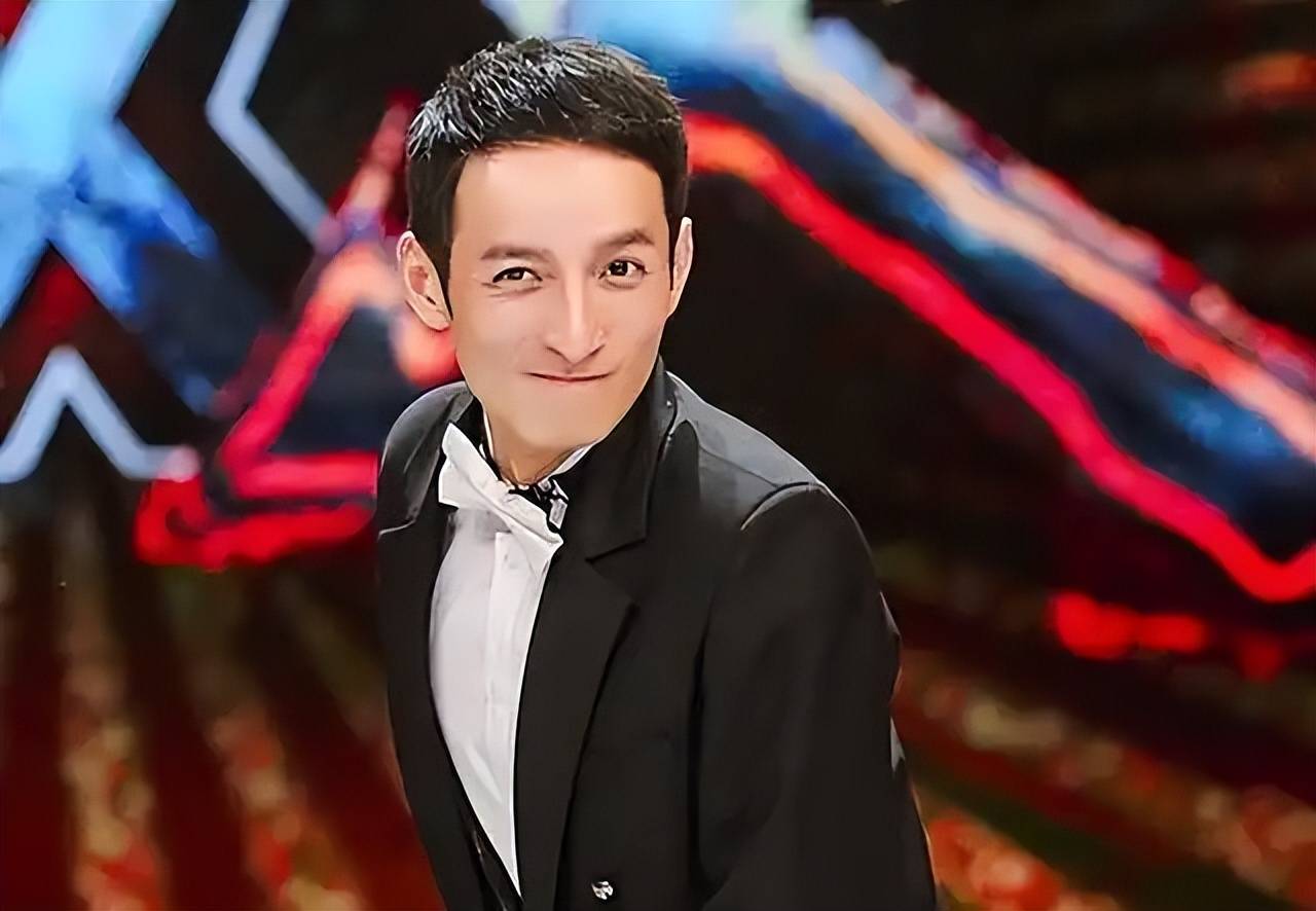 知名主持人分手富婆,遭行业封杀,复出后引观众吐槽