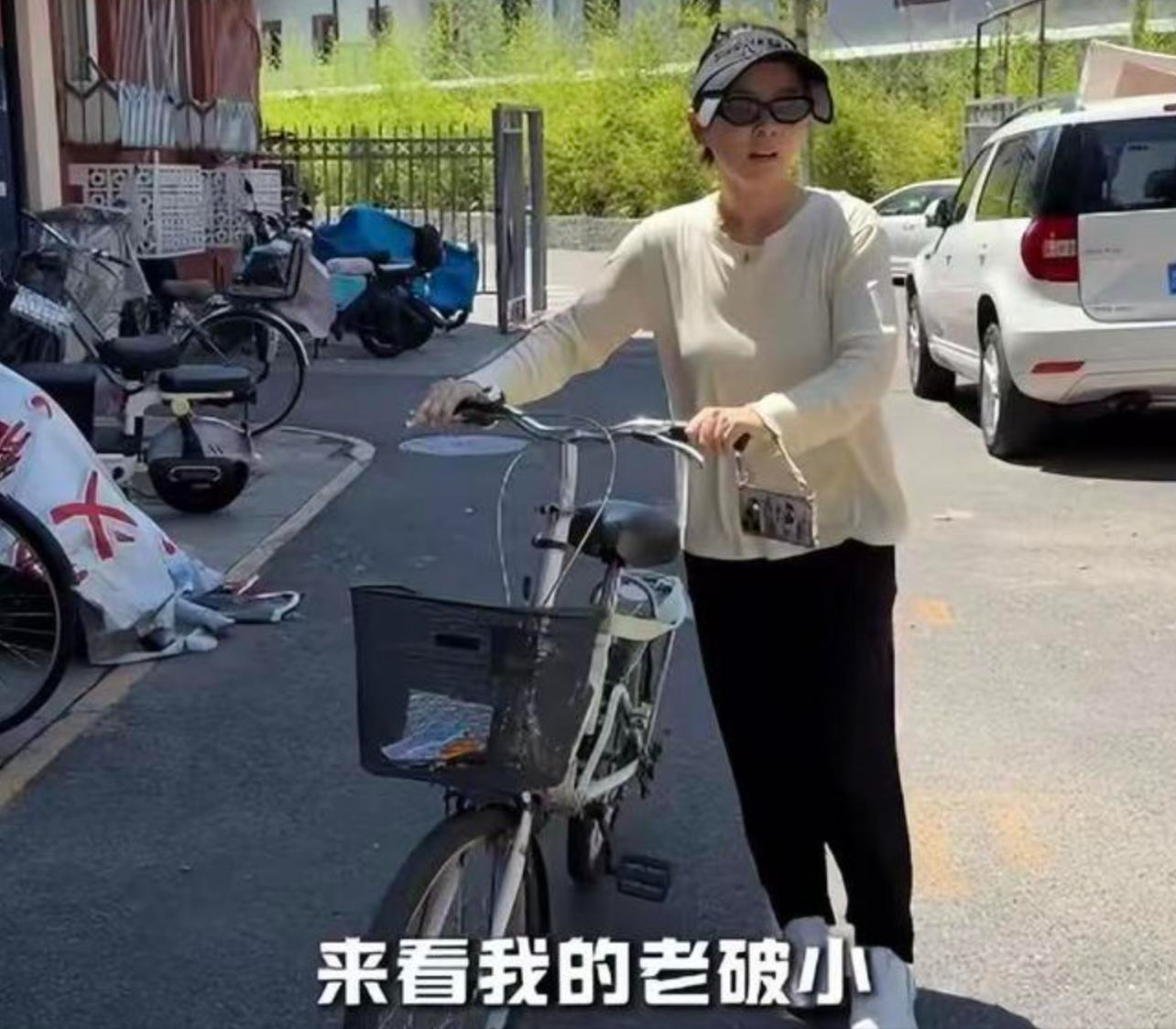 32岁奥运冠军何可欣搬家，从豪宅搬到50平老破小，原因曝光引争议