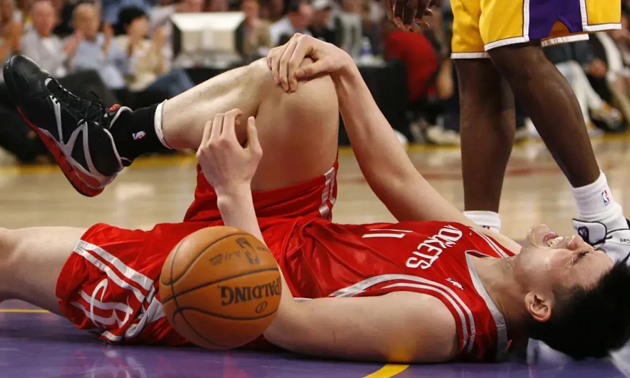 九年征程，无冠却依然闪耀：姚明在NBA的巨大影响力剖析