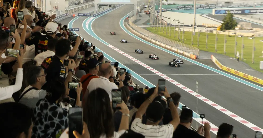 《F1：狂飙飞车》口碑走高6.26全国点映开启 汉斯·季默演奏“激情乐章”