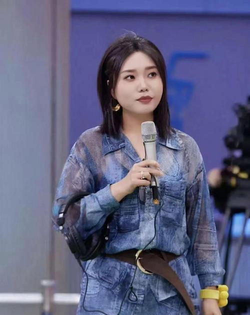 李雪琴没有刻意的人设，却是人群中最平凡且最真实的存在