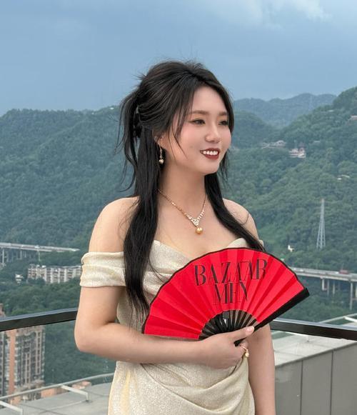 李雪琴没有刻意的人设，却是人群中最平凡且最真实的存在