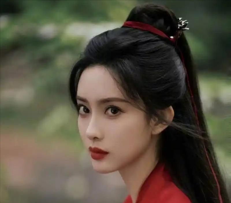从全网黑到万人迷，出道十年后，如今的她强势升咖开启女主大满贯