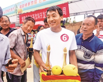 品果香 看比赛 逛山街