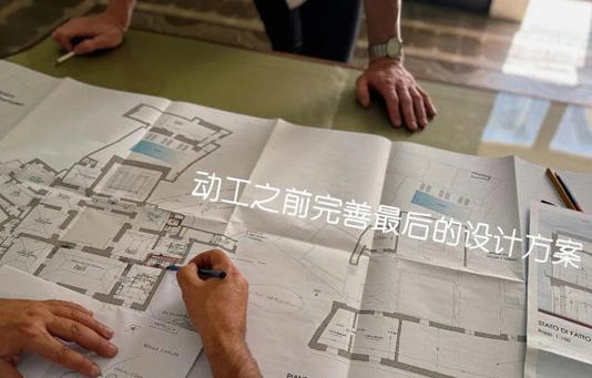 陈赫前妻许婧在意大利买宅子，民宿开到美洲，外国帅老公替她看店
