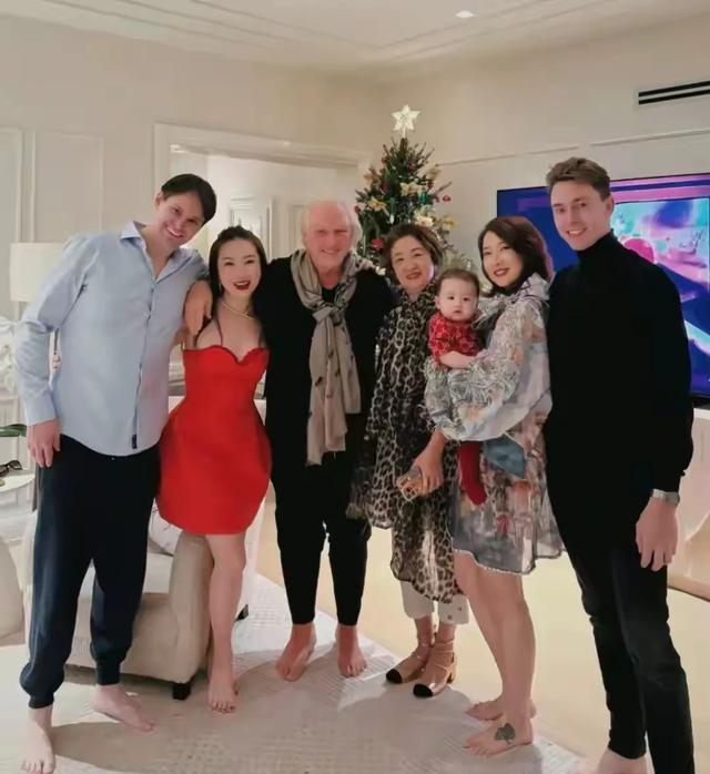 陈赫前妻许婧在意大利买宅子，民宿开到美洲，外国帅老公替她看店